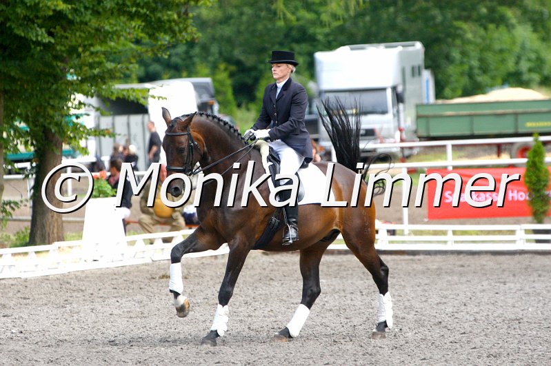 009M4823_Piquet Noir_Dressur Mxx_e 20x30.jpg